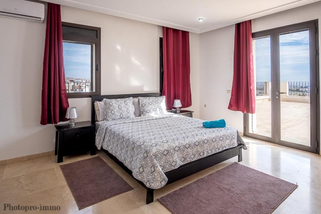 Villa Shy