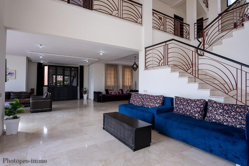Villa Shy
